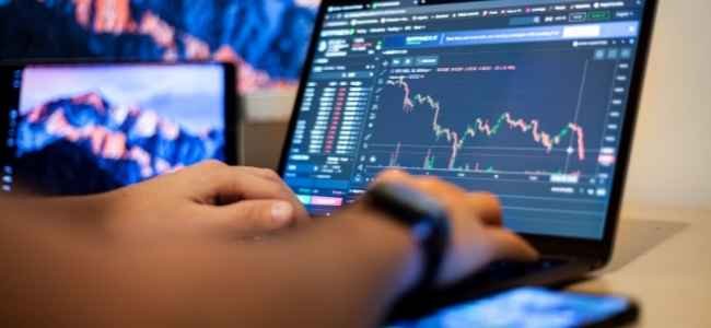 Critical Factors That Affect The Performance Of A Stock Trader