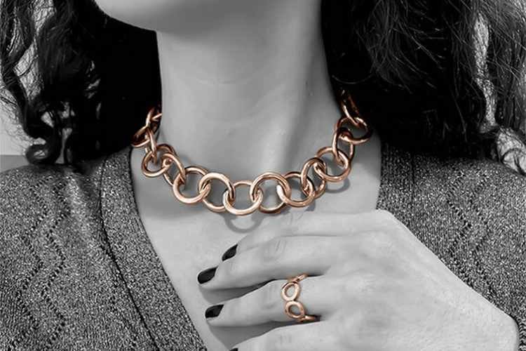 Enhance Your Beauty By Wearing Gold Chain Ornaments