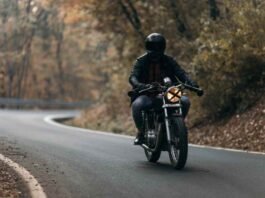 Best Motorcycle Clothing Options for Hot Weather
